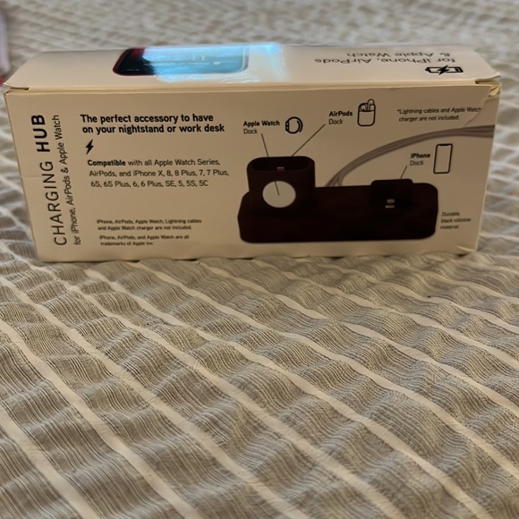 BRAND NEW CHARGING HUB FOR APPLE PRODUCTS! NEVER OPENED - Picture 3 of 4